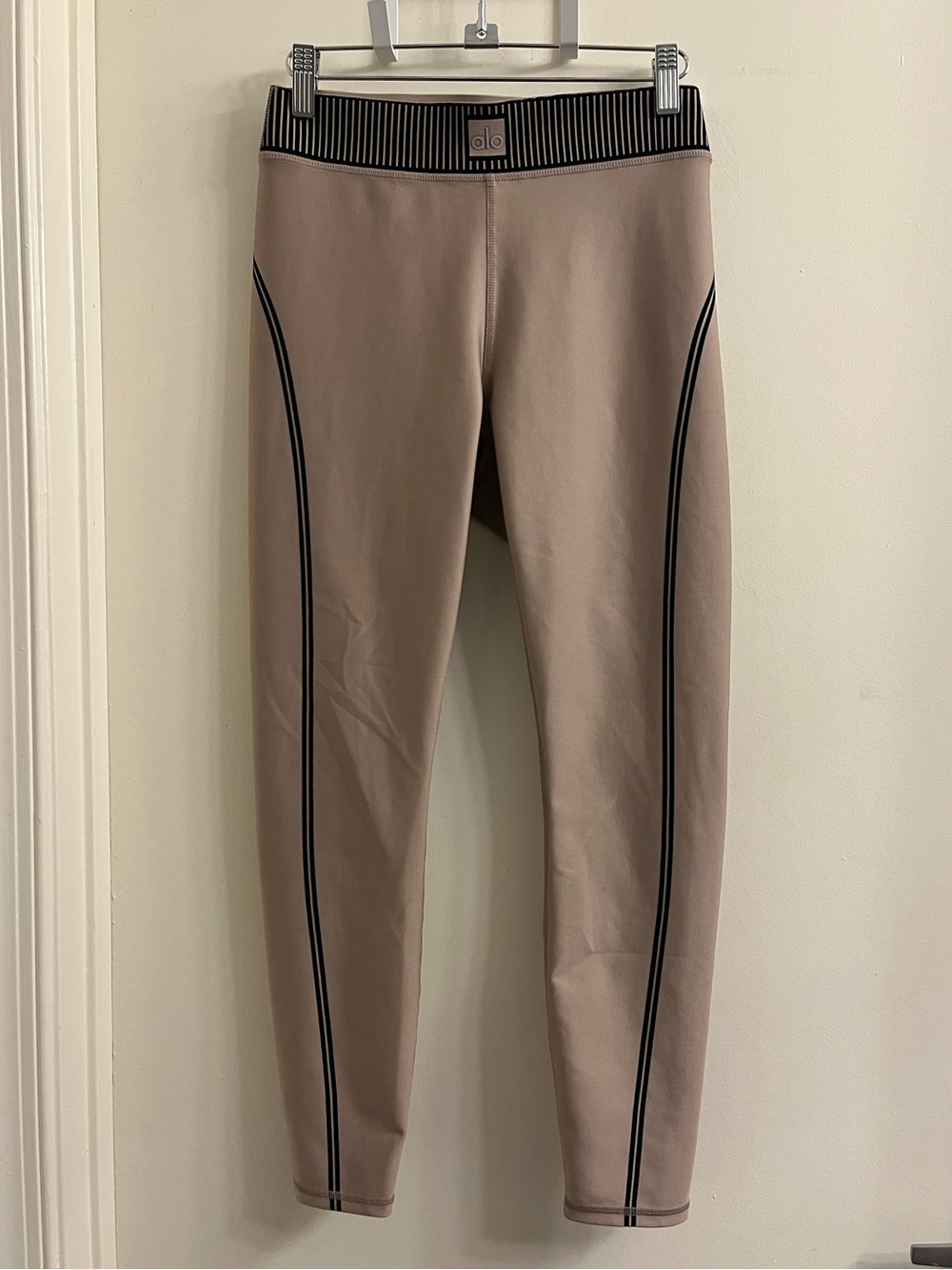 Alo Yoga Airlift Line Up Matching Set Sports Bra + Leggings - Picture 11 of 16